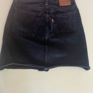 Levi’s denim skirt size 25